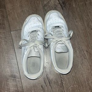 white nike air forces 1